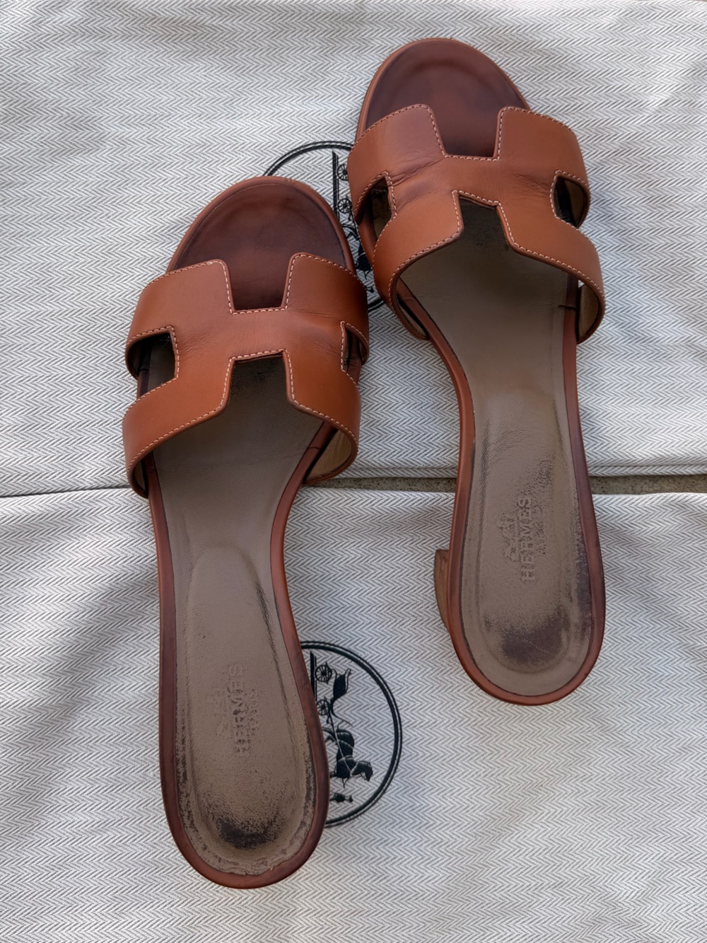 HERMES - Tan Brown Oran Leather Slide Sandals